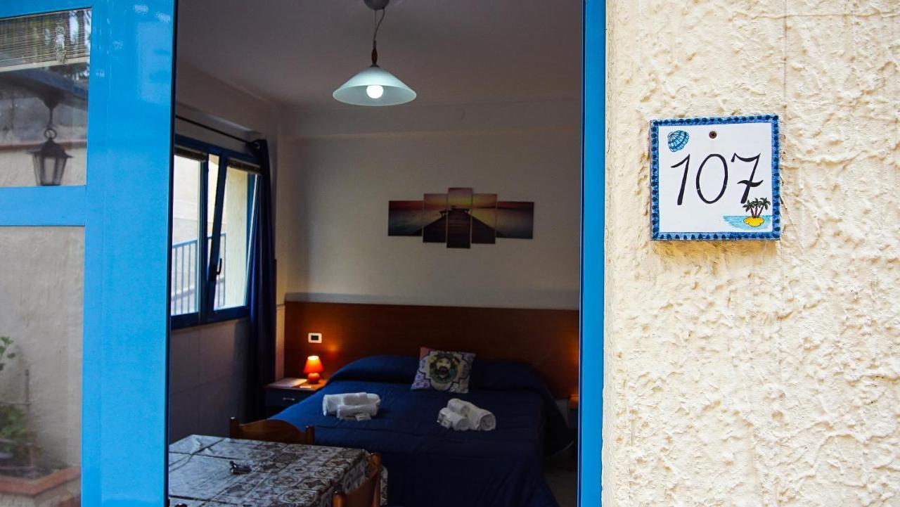 Baia Di Naxos Aparthotel Giardini Naxos Exterior photo