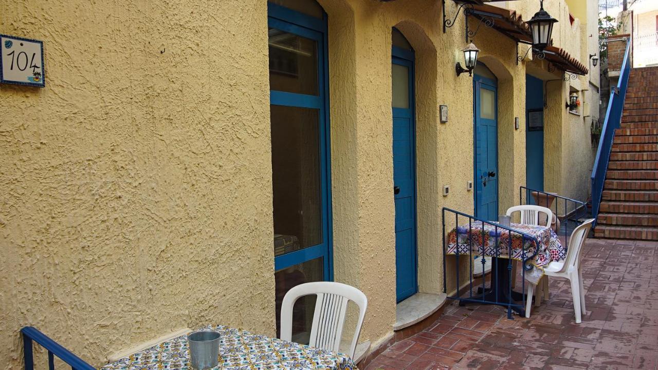 Baia Di Naxos Aparthotel Giardini Naxos Exterior photo